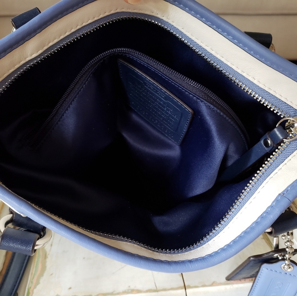 Coach purse - Picture 4 of 7